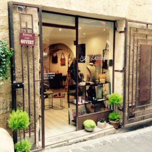 Les passantes Magasin artisanat - Emmane